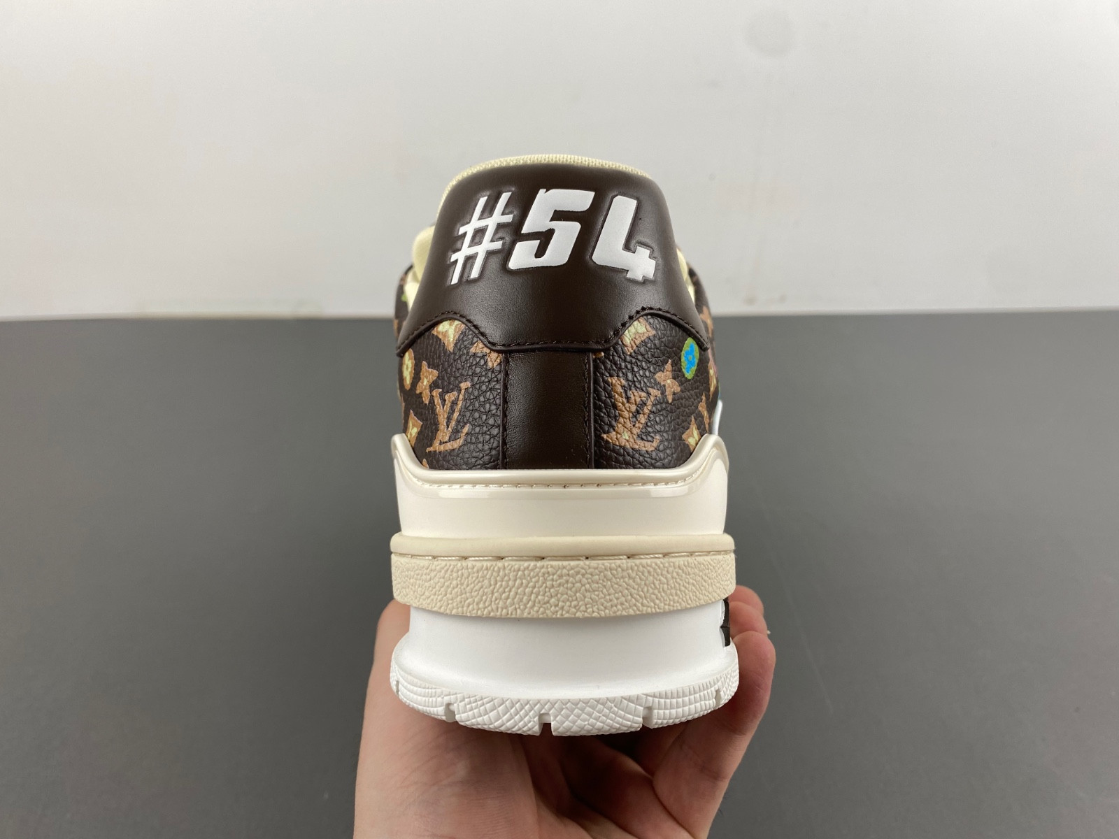 lwe sneaker