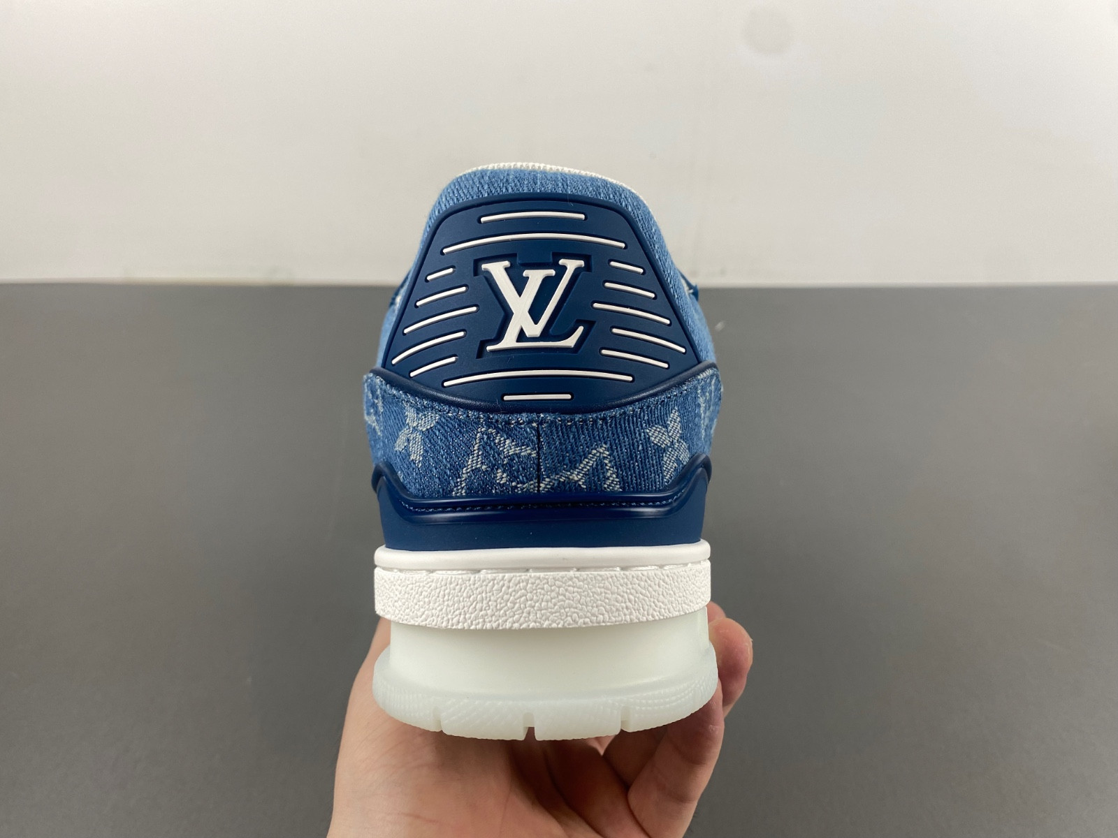lwe sneaker