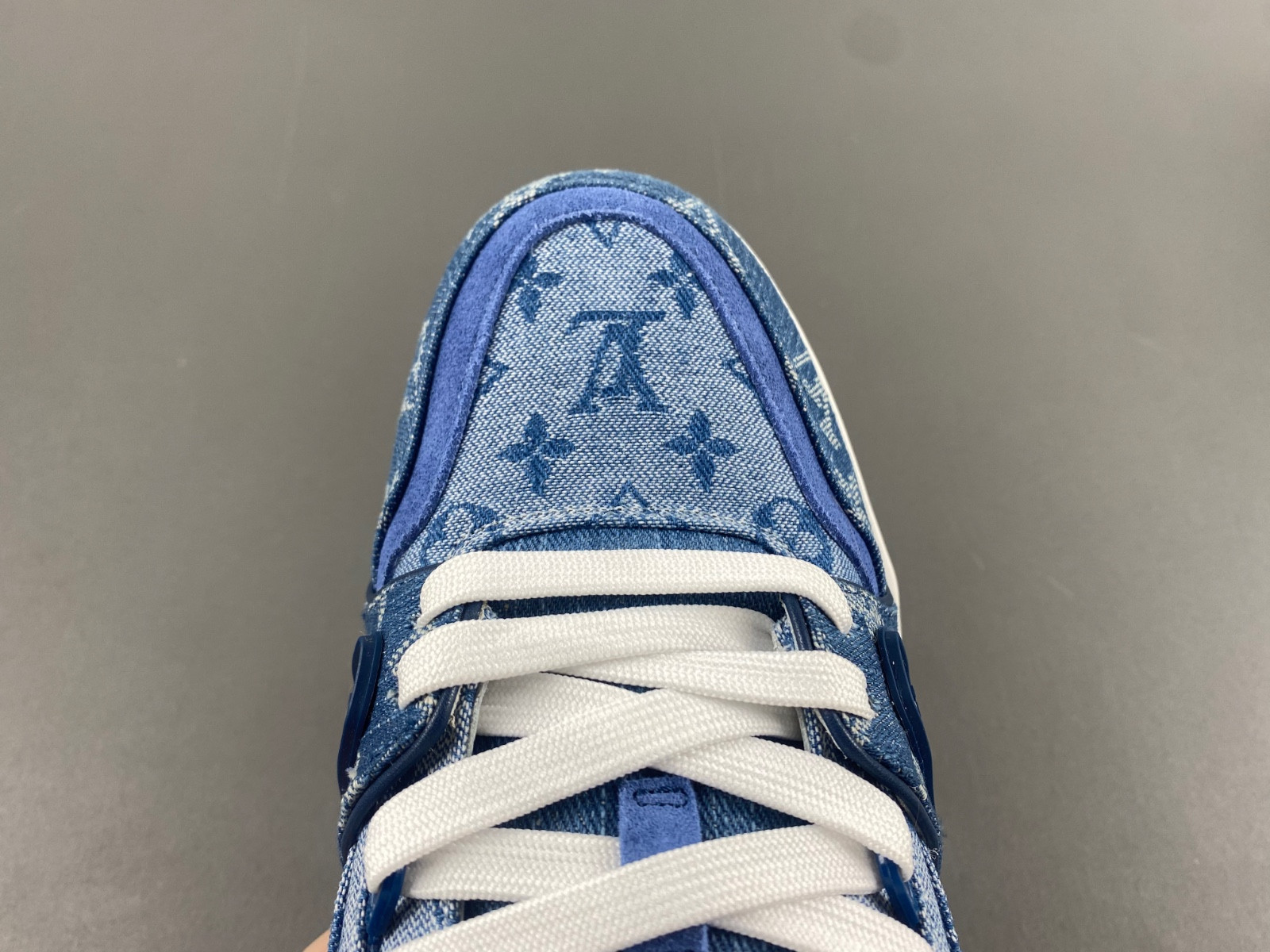 lwe sneaker
