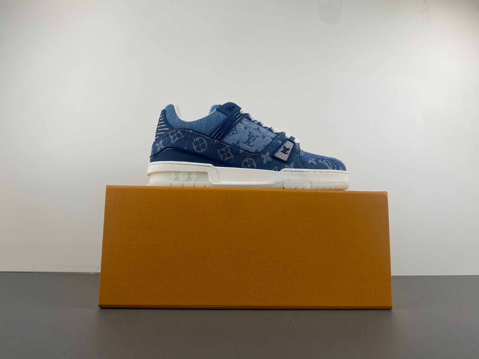 lwe sneaker