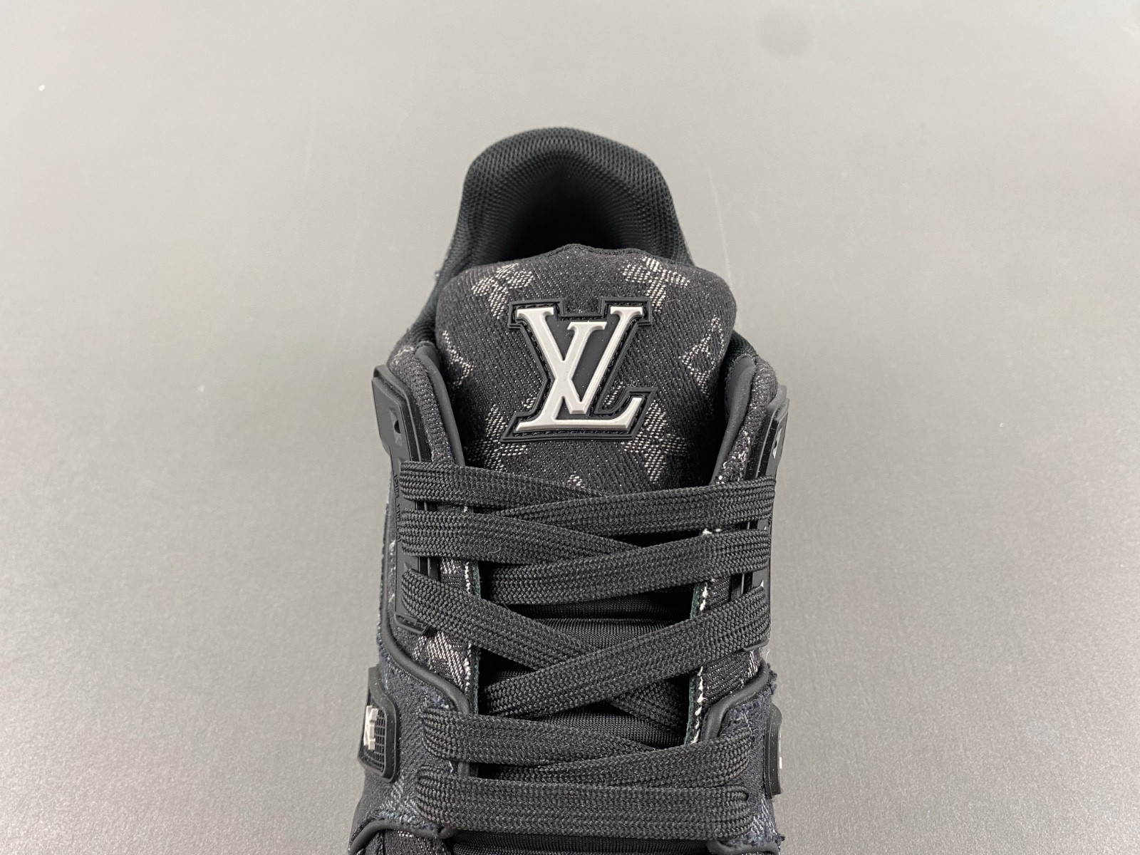 lwe sneaker