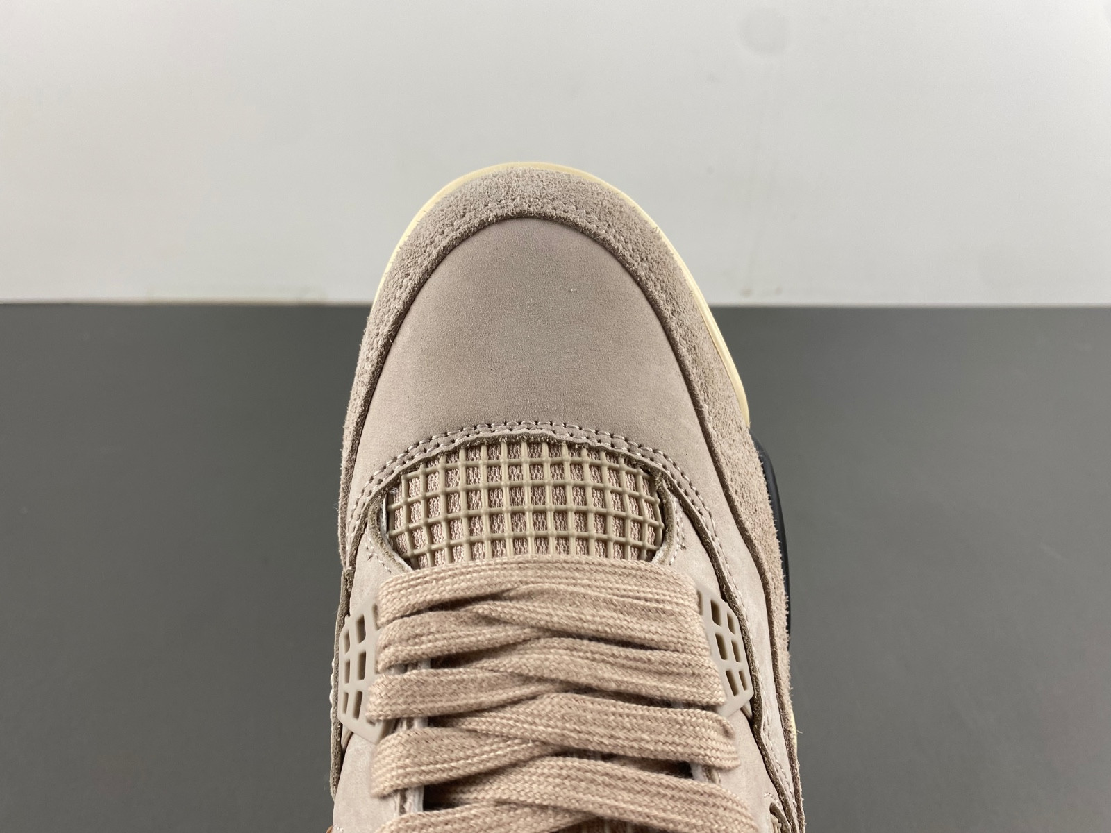 a ma maniére air jordan 4 fossil stone fz4810-200
