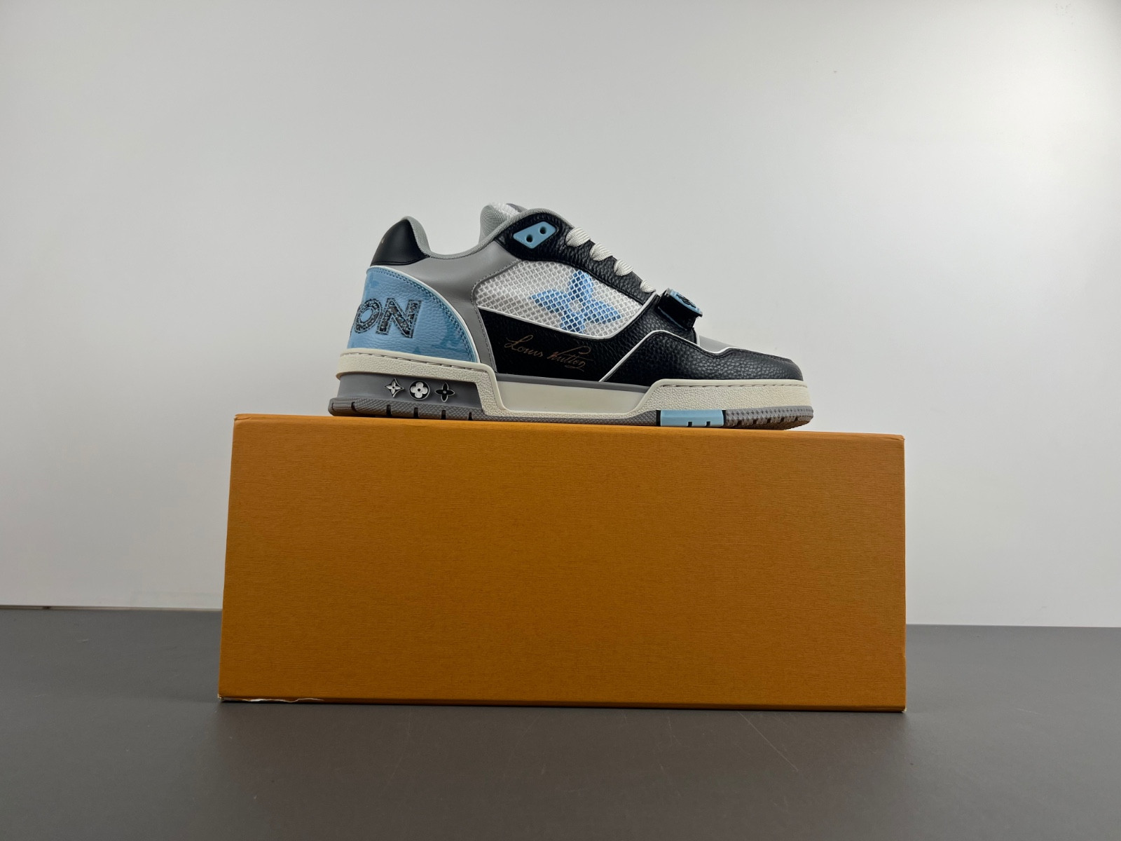 lwe sneaker