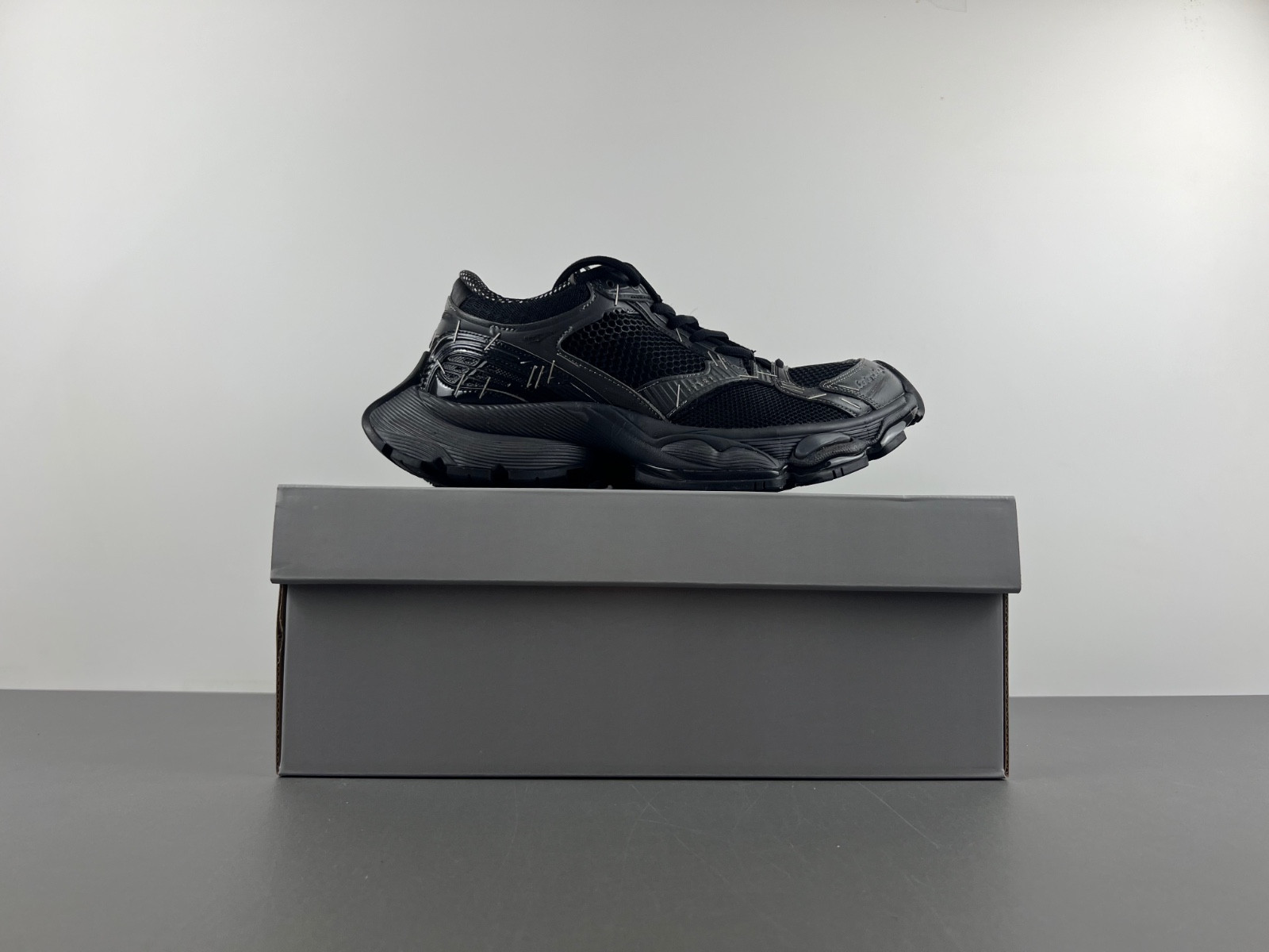 Ba*len*cia*ga stapler sneaker in black