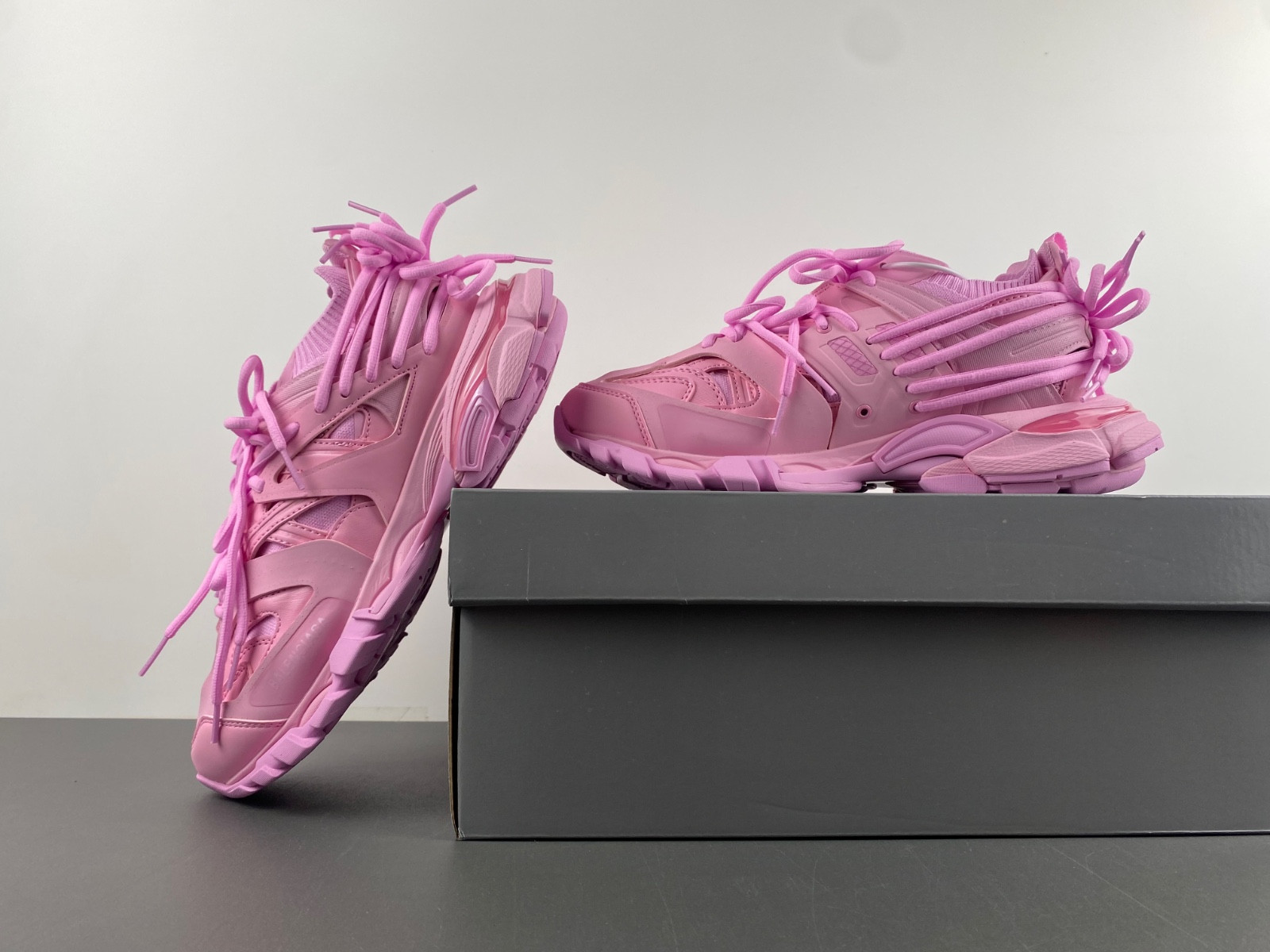 Ba*len*cia*ga pink sport shoes