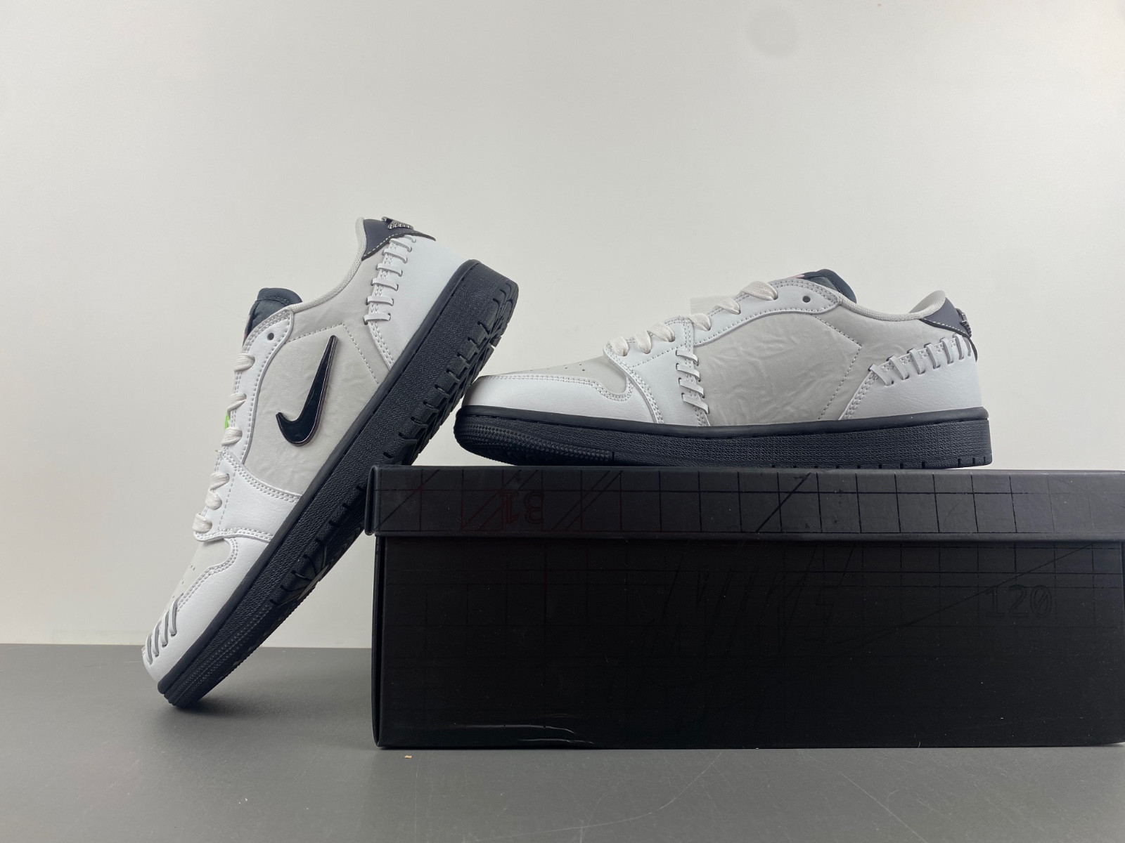 air jordan 1 low method of make "black cat" hm3689-001