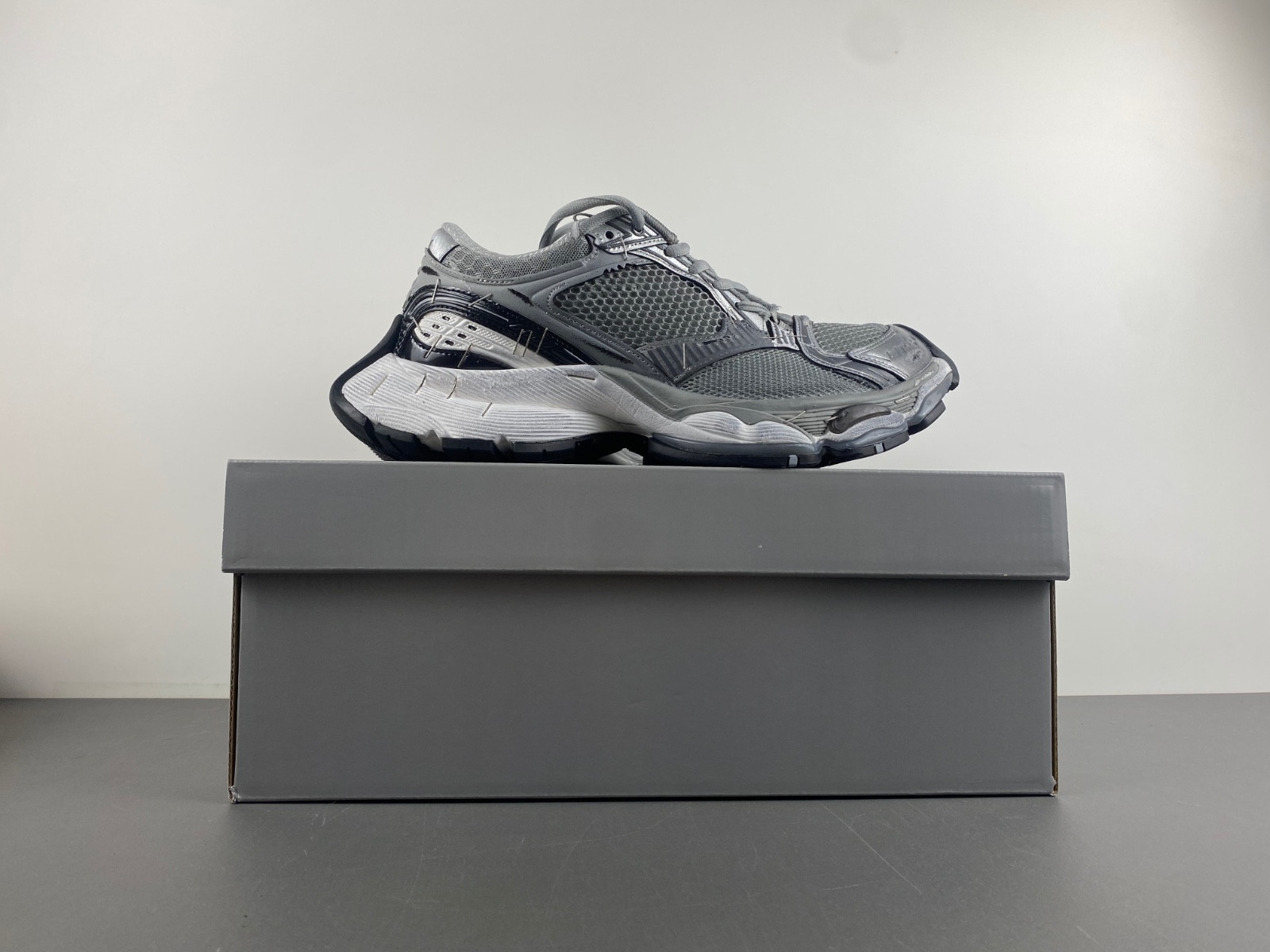 Ba*len*cia*ga stapler sneaker in grey