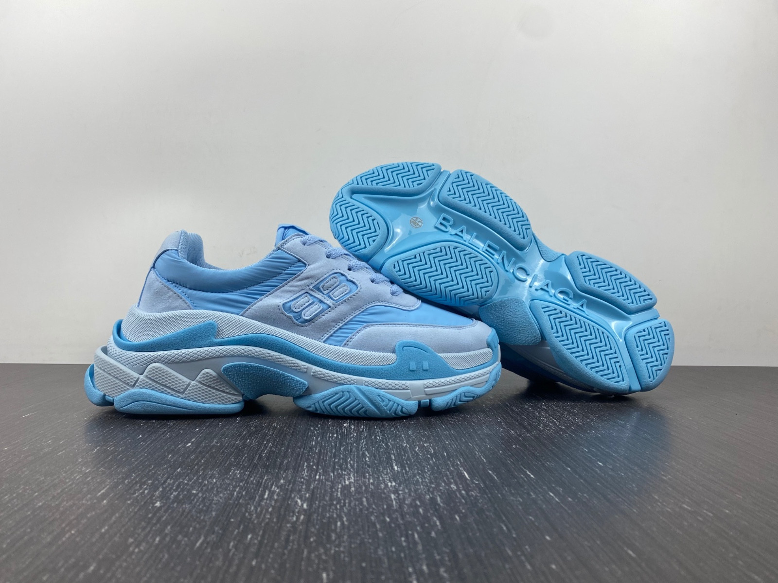 Ba*len*cia*ga triple s