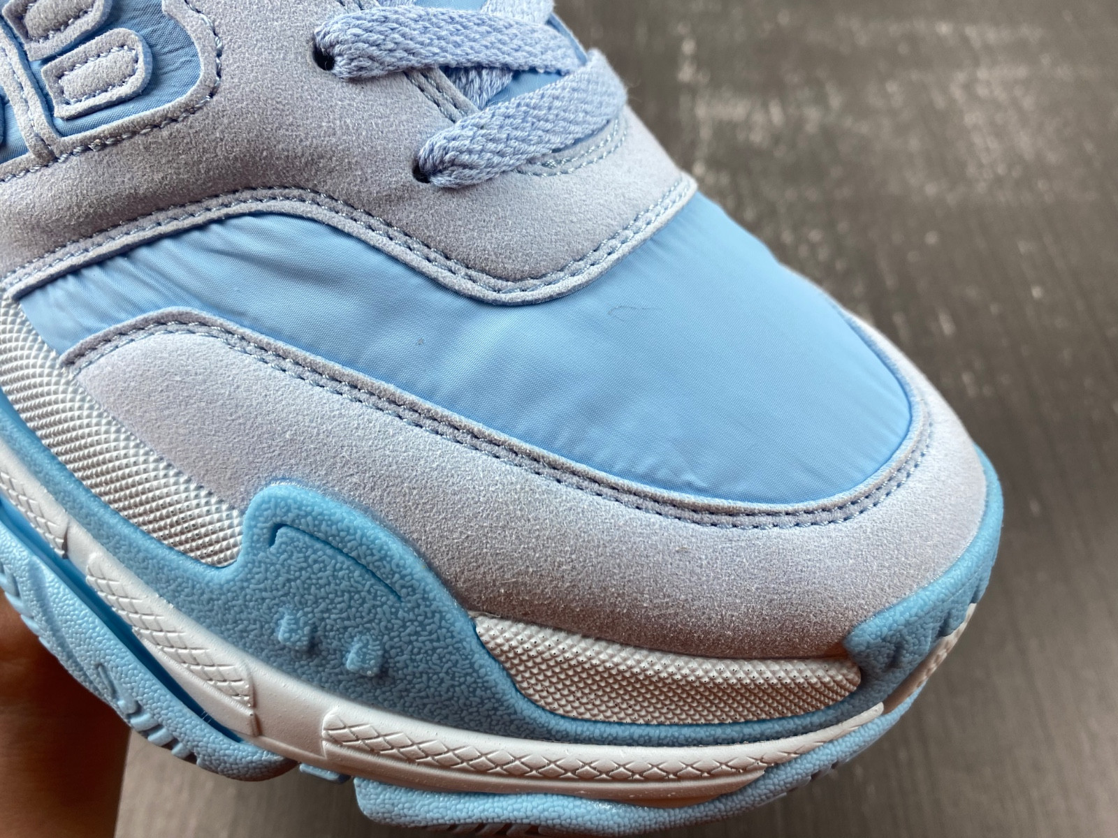 Ba*len*cia*ga triple s