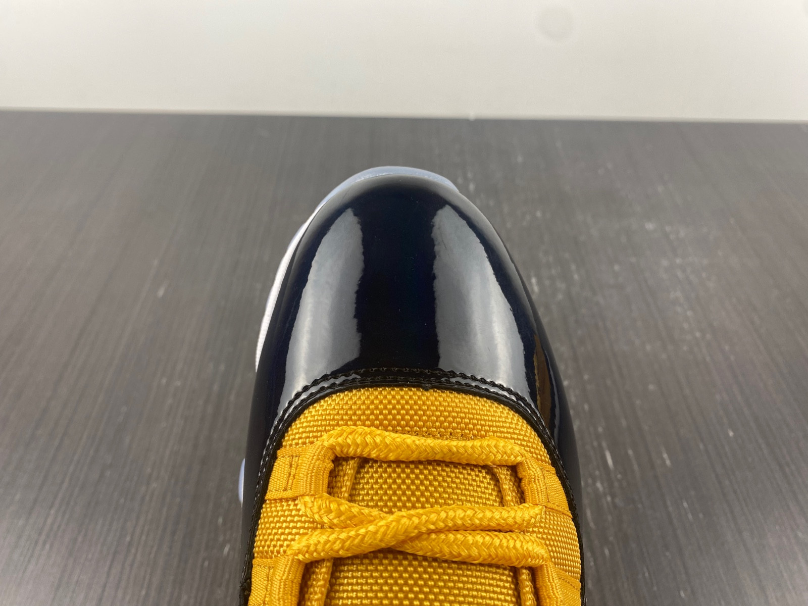 air jordan 11 retro black yellow white ct8012-118