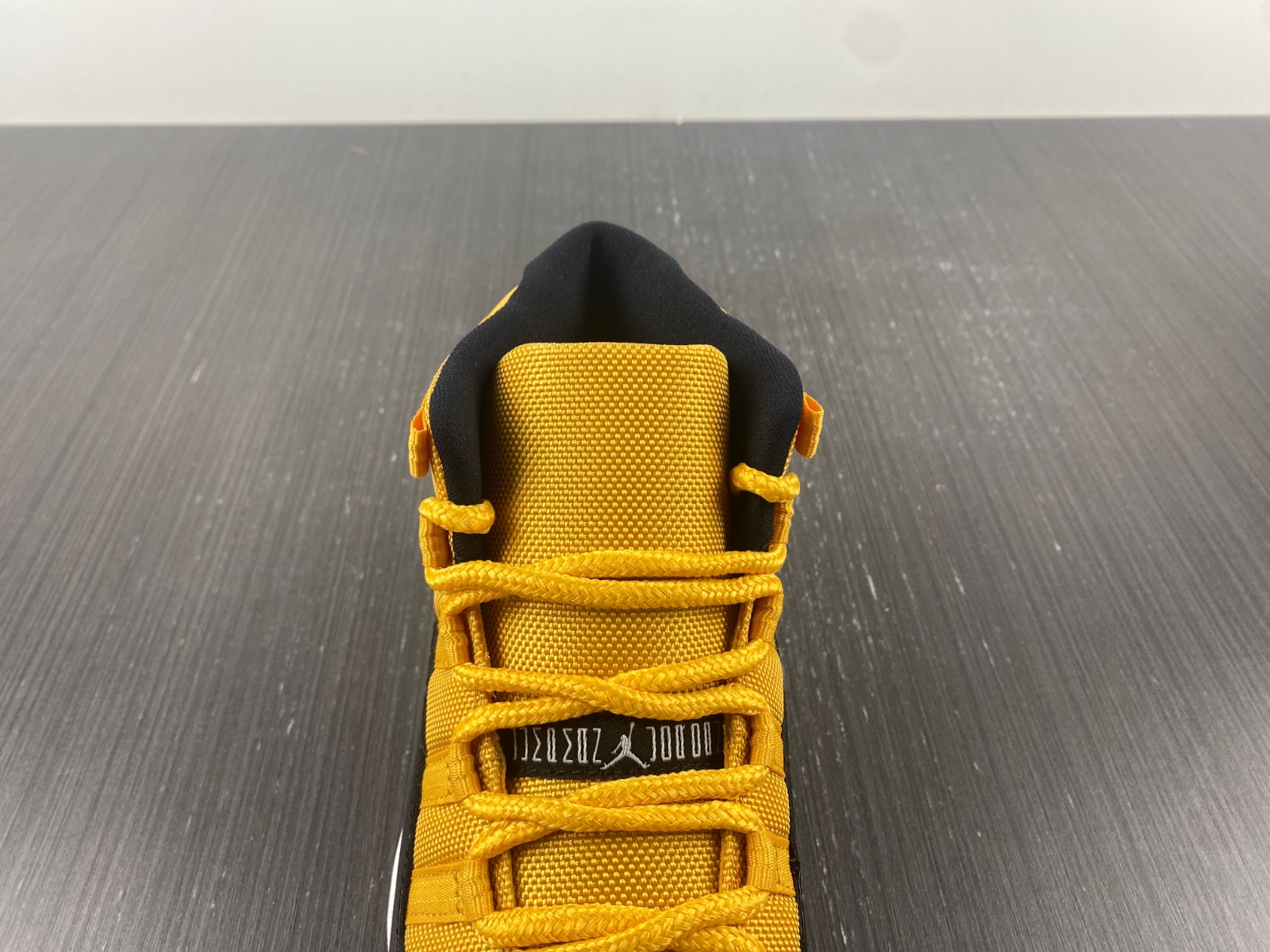 air jordan 11 retro black yellow white ct8012-118