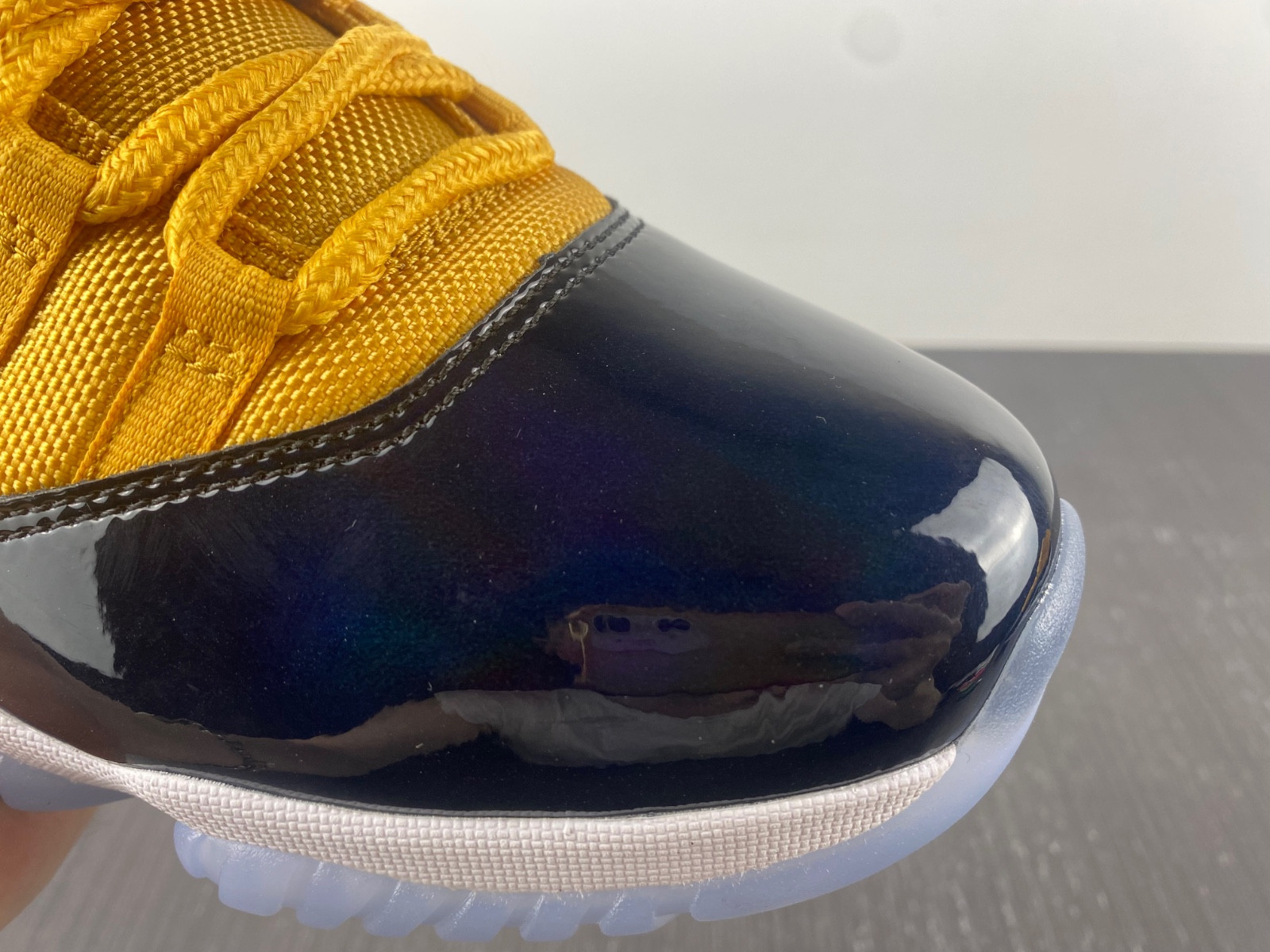 air jordan 11 retro black yellow white ct8012-118