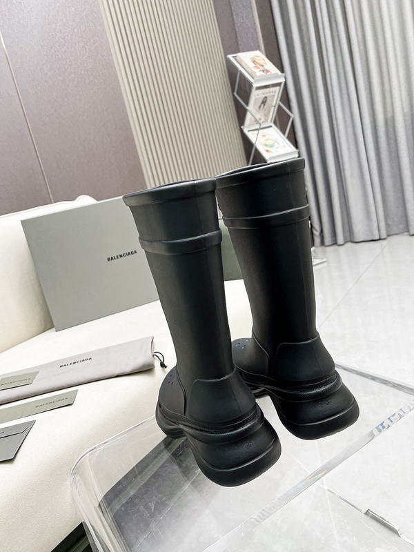 Ba*len*cia*ga croc rubber rain boots black
