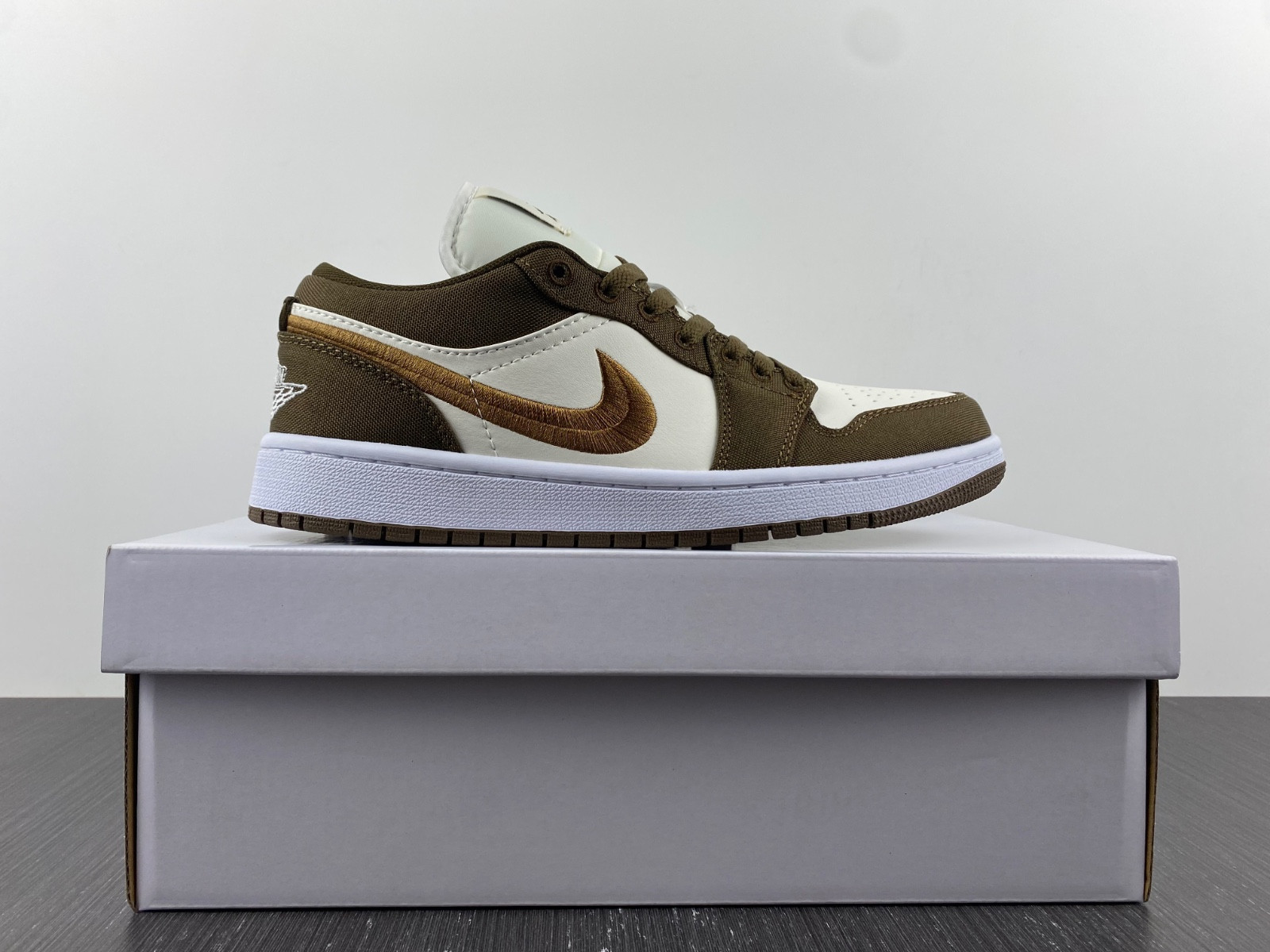 jordan 1 low se light olive (w) - dv0426-301