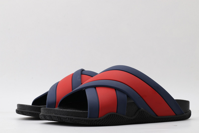 G*u*i slides sandal