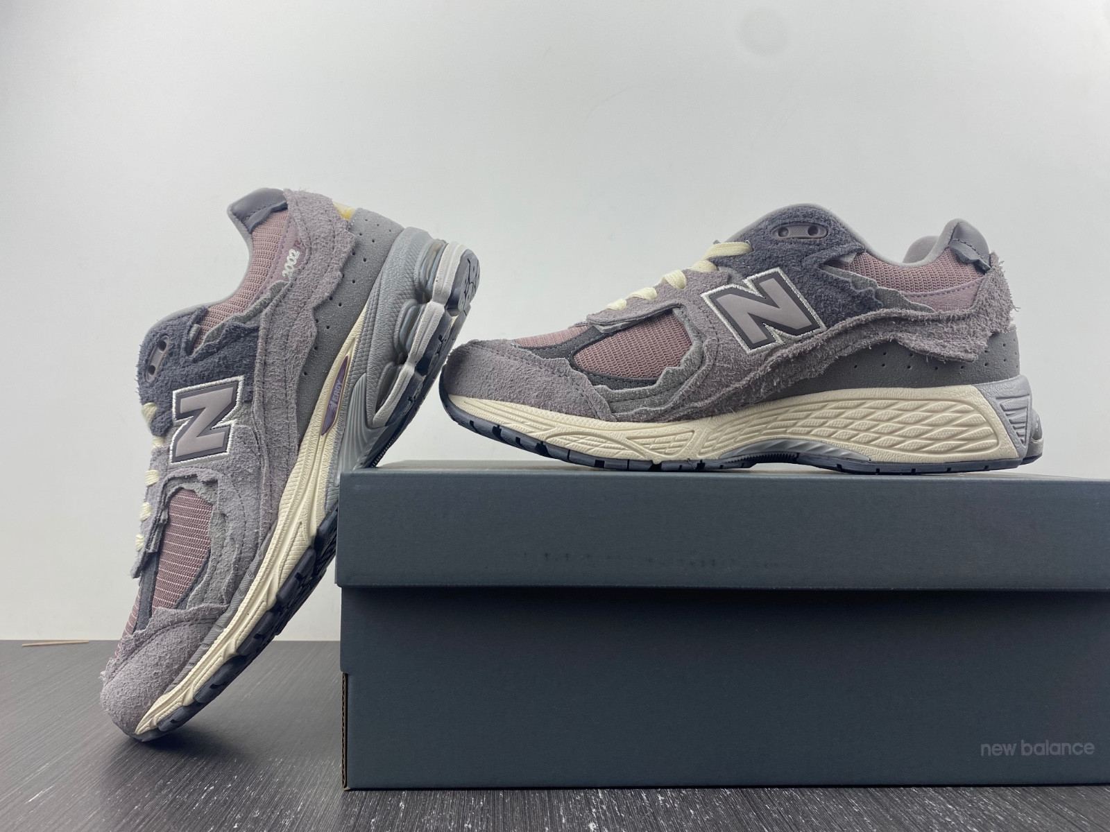 new balance 2002r "protection pack" - m2002rdy