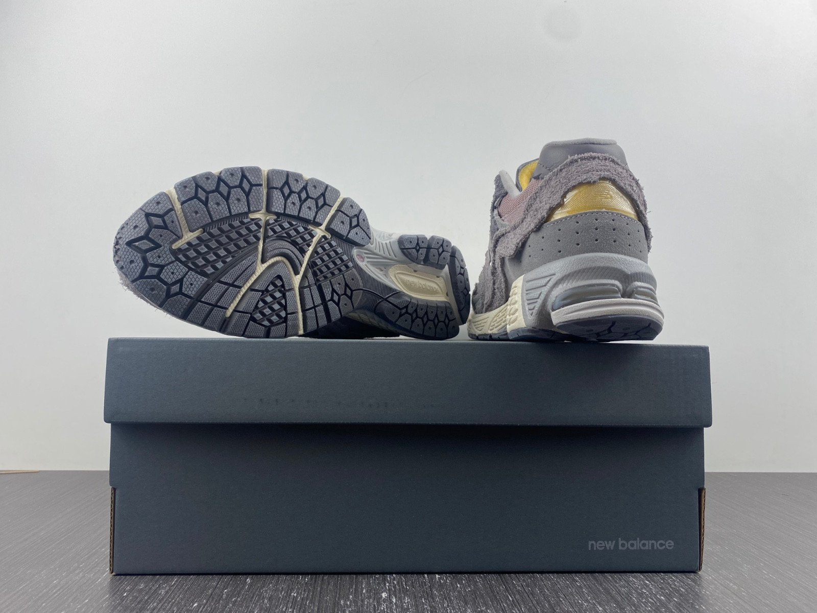new balance 2002r "protection pack" - m2002rdy