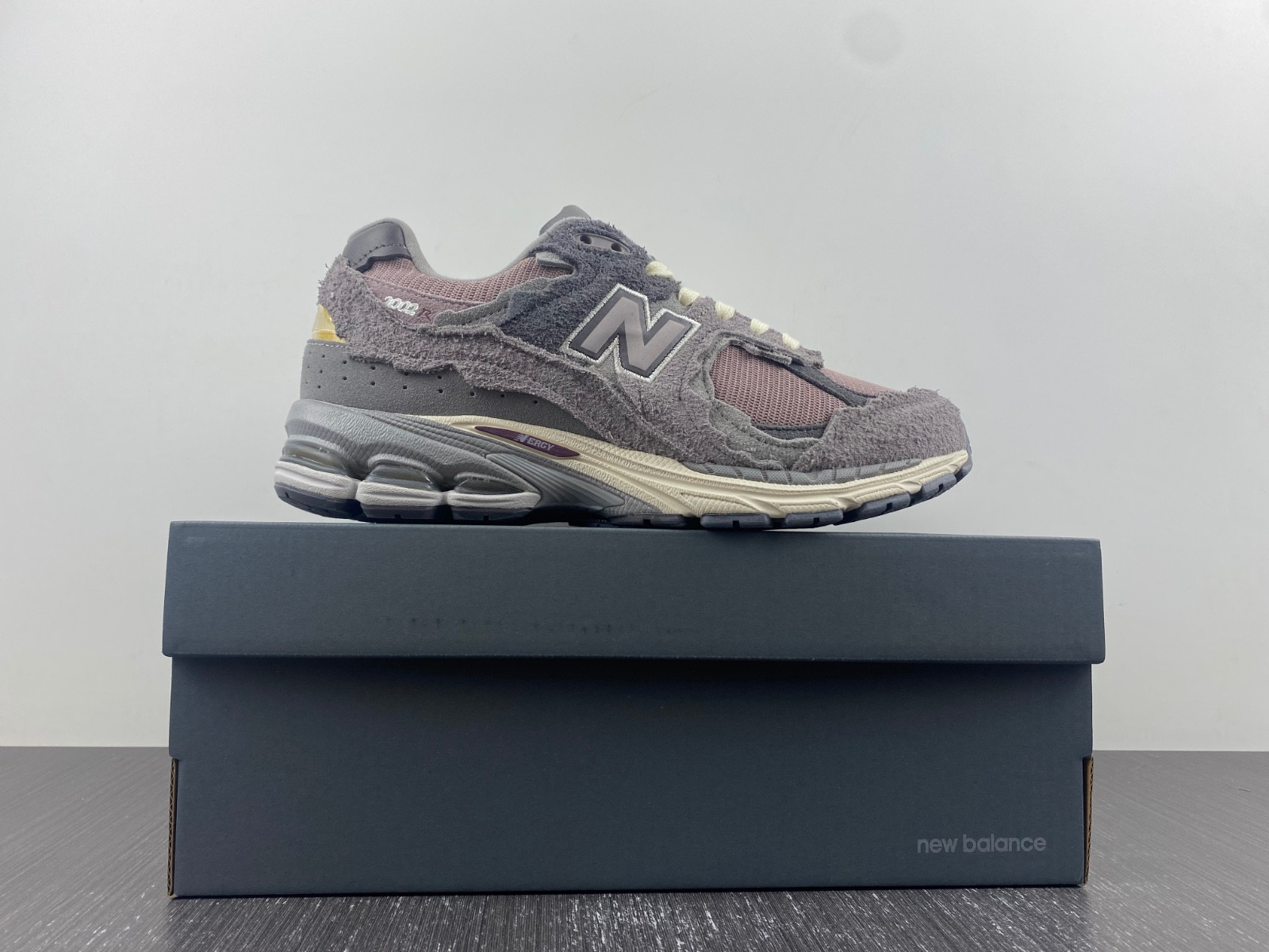 new balance 2002r "protection pack" - m2002rdy