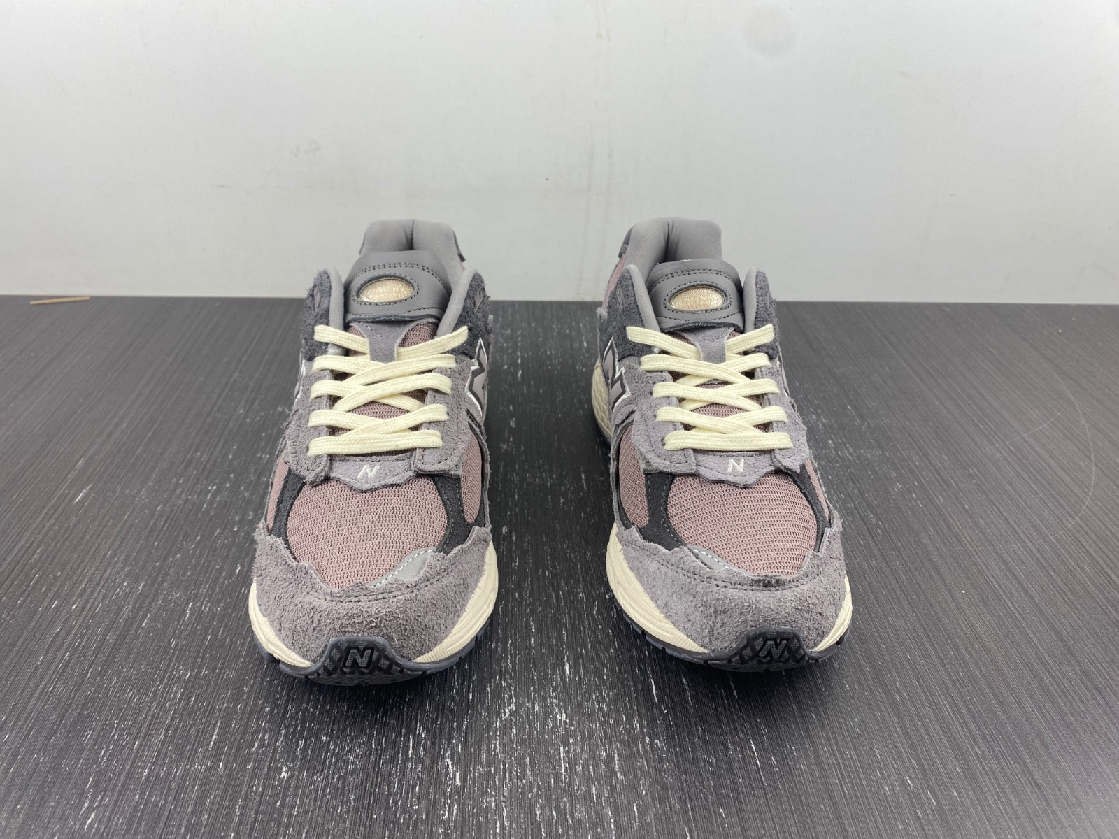 new balance 2002r "protection pack" - m2002rdy