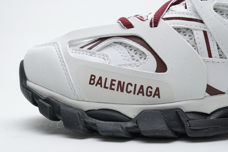 Ba*len*cia*ga track white with red line