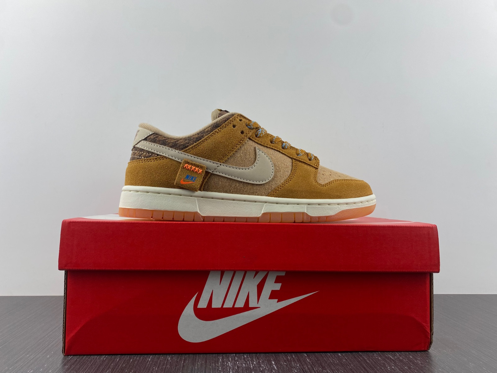 nike dunk low se teddy bear parline dz5350-288