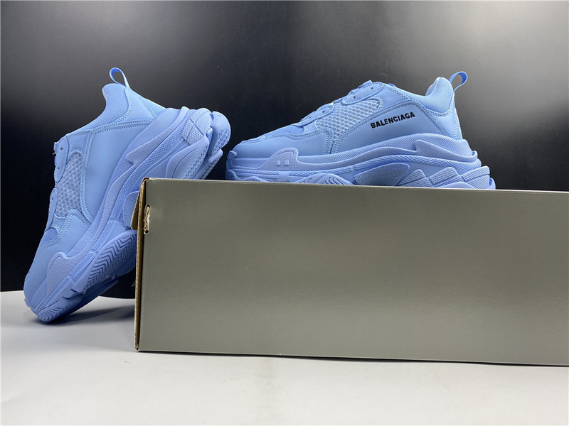 Ba*len*cia*ga triple s