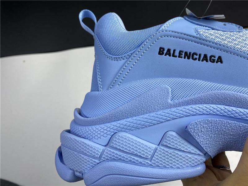 Ba*len*cia*ga triple s