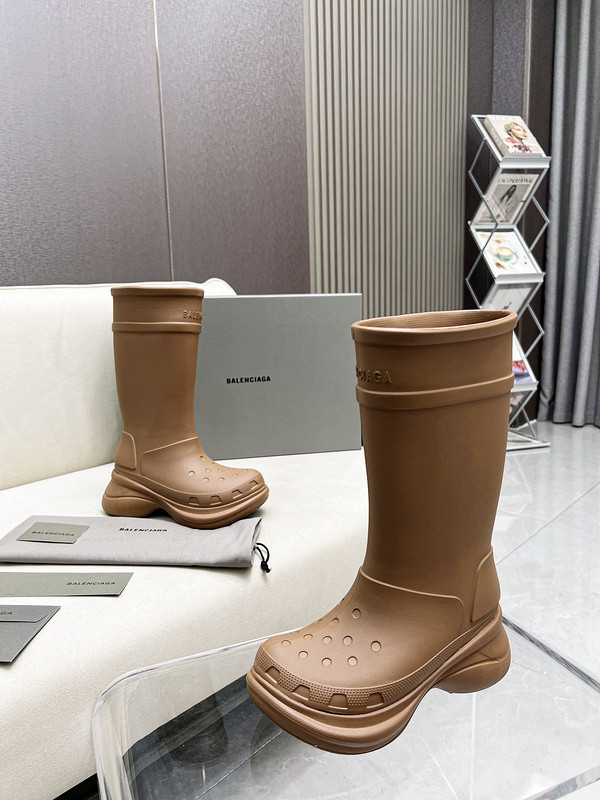 Ba*len*cia*ga croc rubber rain boots brown