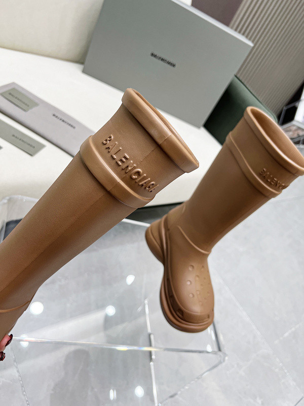Ba*len*cia*ga croc rubber rain boots brown