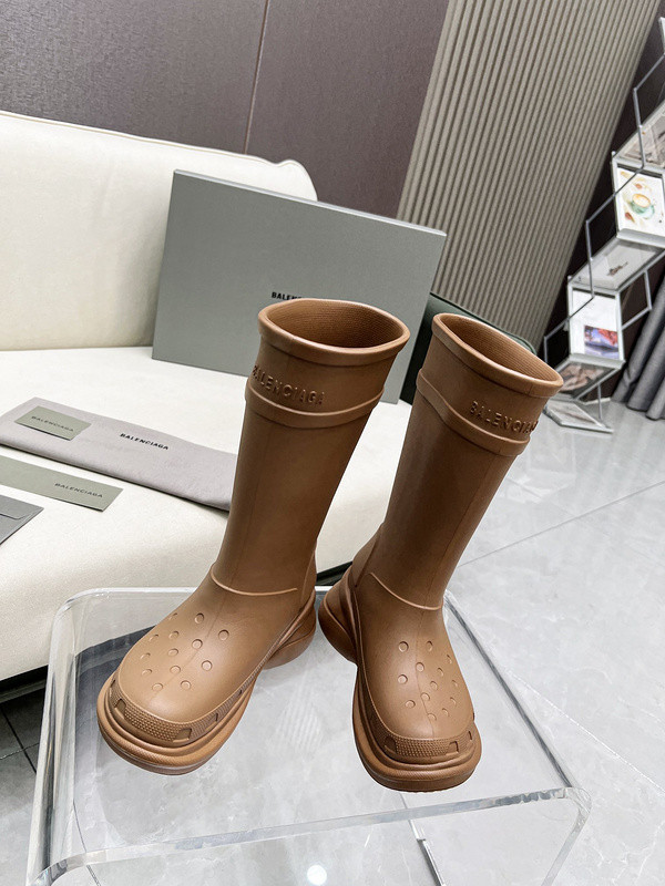Ba*len*cia*ga croc rubber rain boots brown
