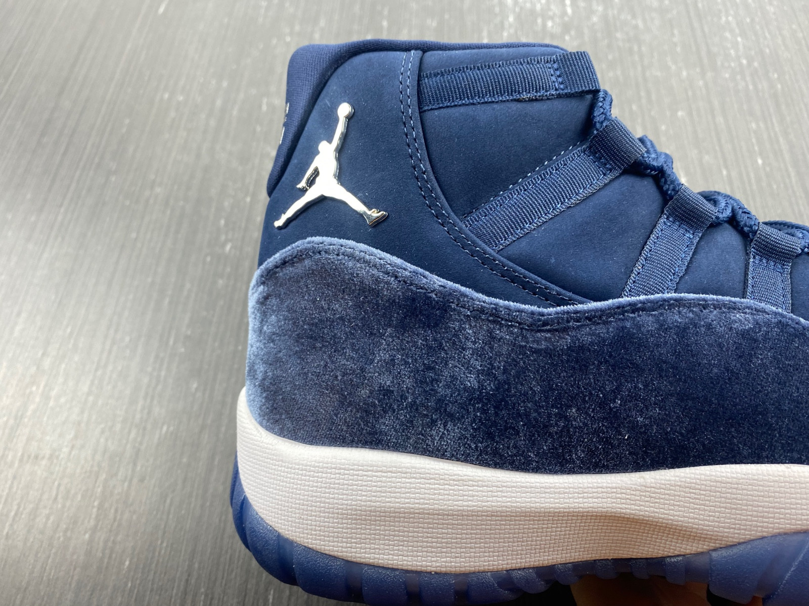air jordan 11 midnight navy metallic silver white ar0715-441