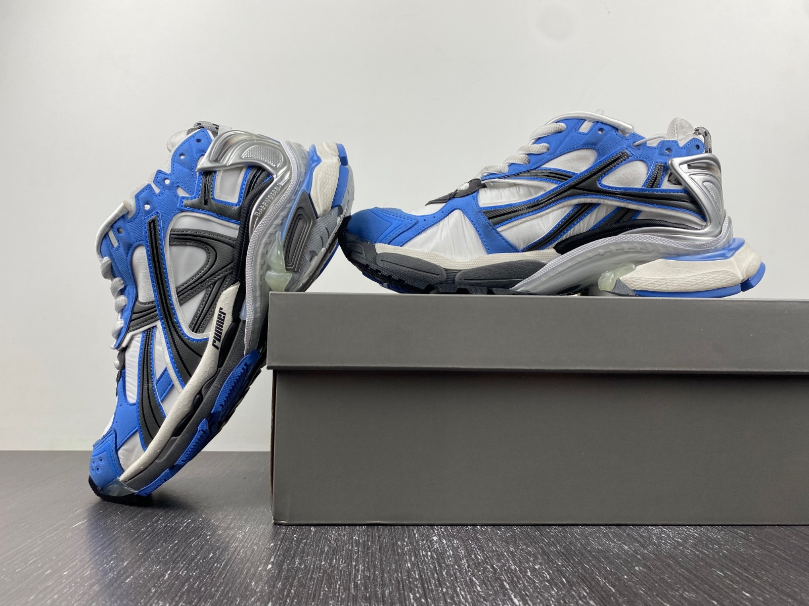 Ba*len*cia*ga runner sneaker
