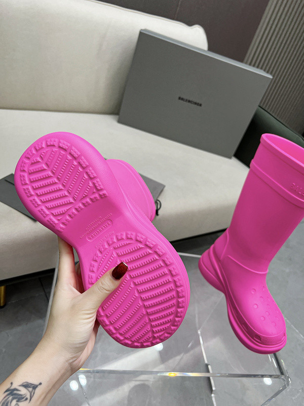 Ba*len*cia*ga croc rubber rain boots pink