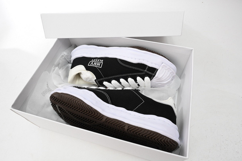 mmy sneaker 0044
