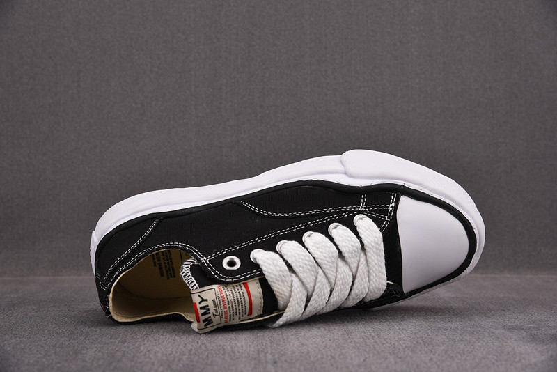 mmy sneaker 001