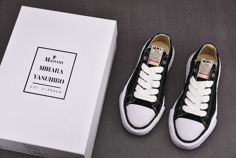 mmy sneaker 001