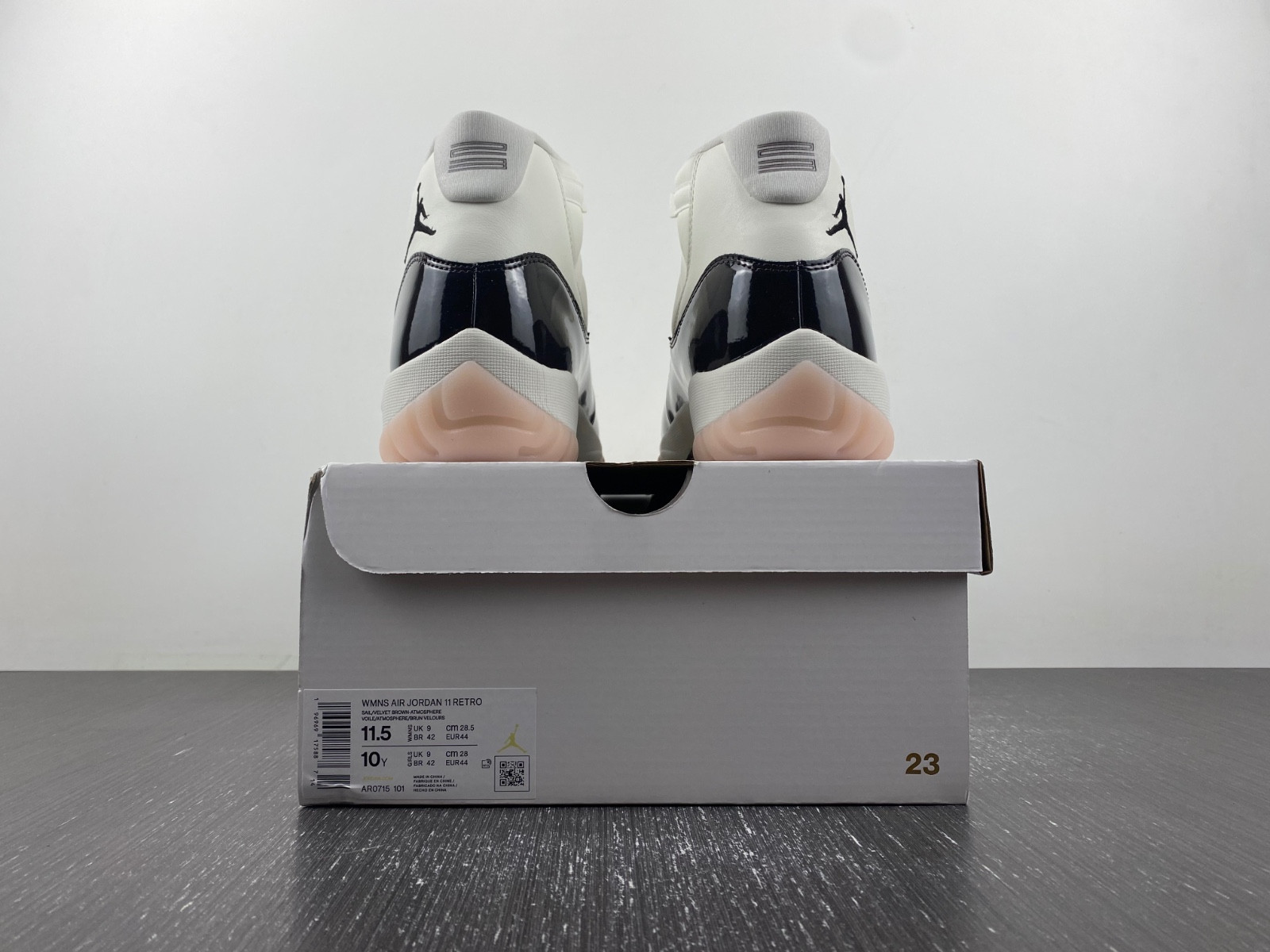 air jordan 11 wmns "neapolitan" ar0715-101