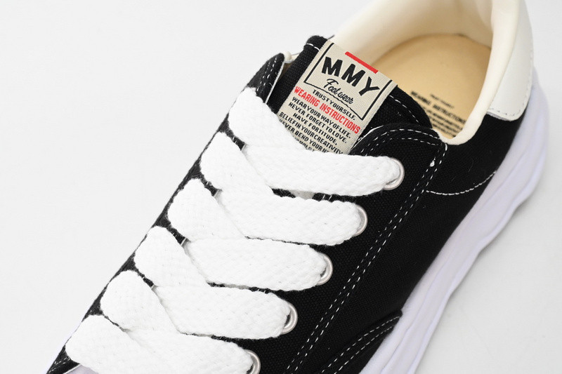 mmy sneaker 0048
