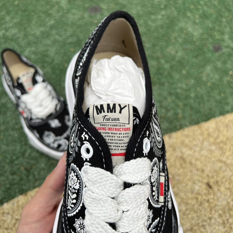 mmy sneaker 0059