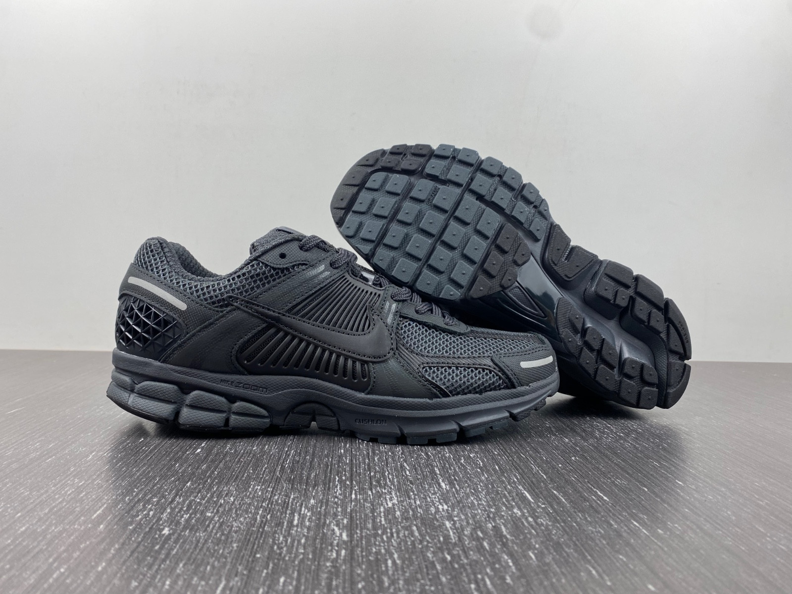 nike zoom vomero 5