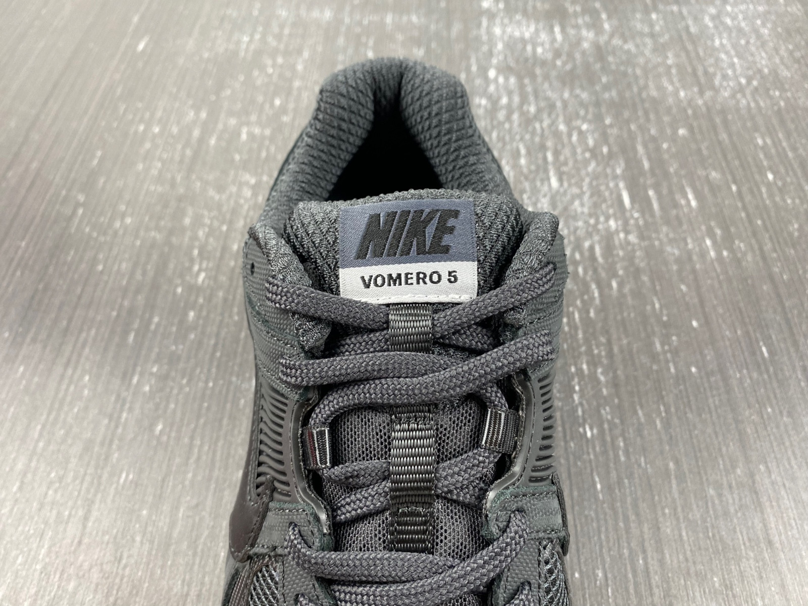 nike zoom vomero 5