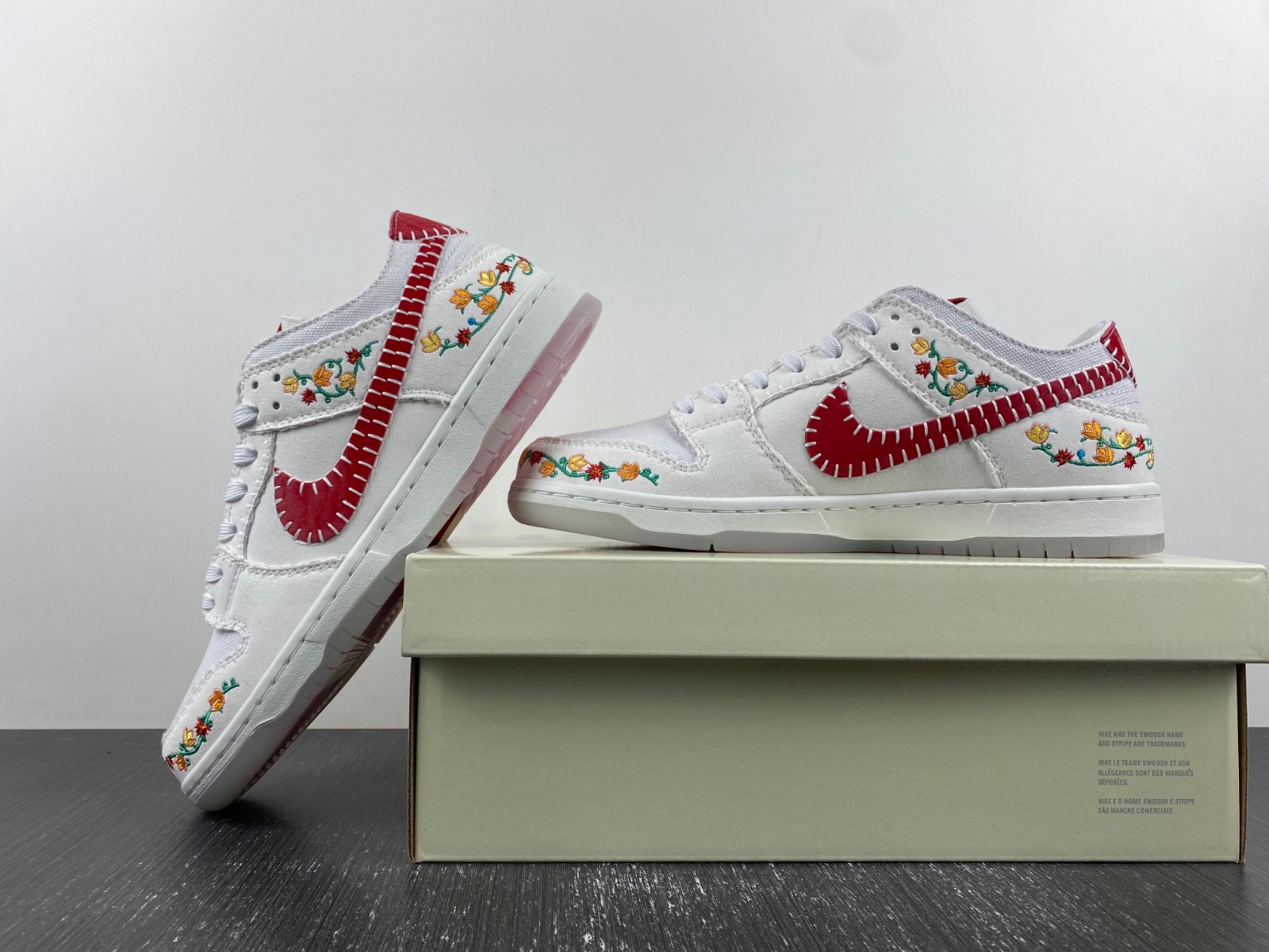 nike sb dunk low decon n7 white red fd6951-700
