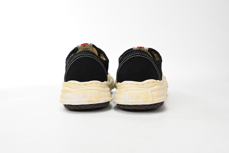 mmy sneaker 0046