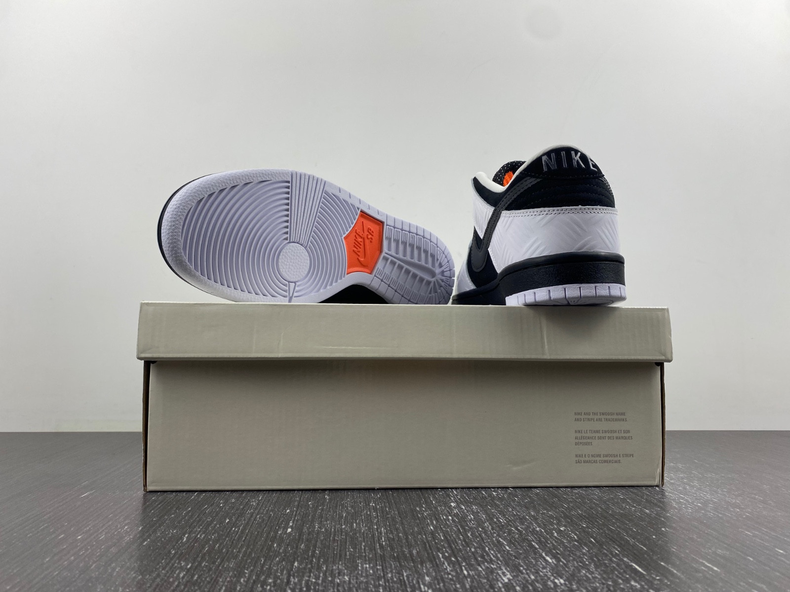nike sb dunk low tightbooth men