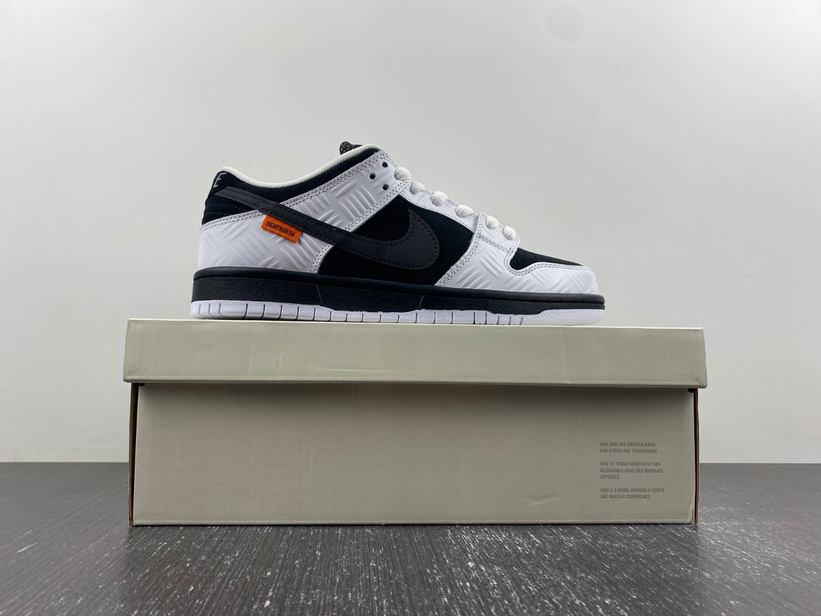 nike sb dunk low tightbooth men