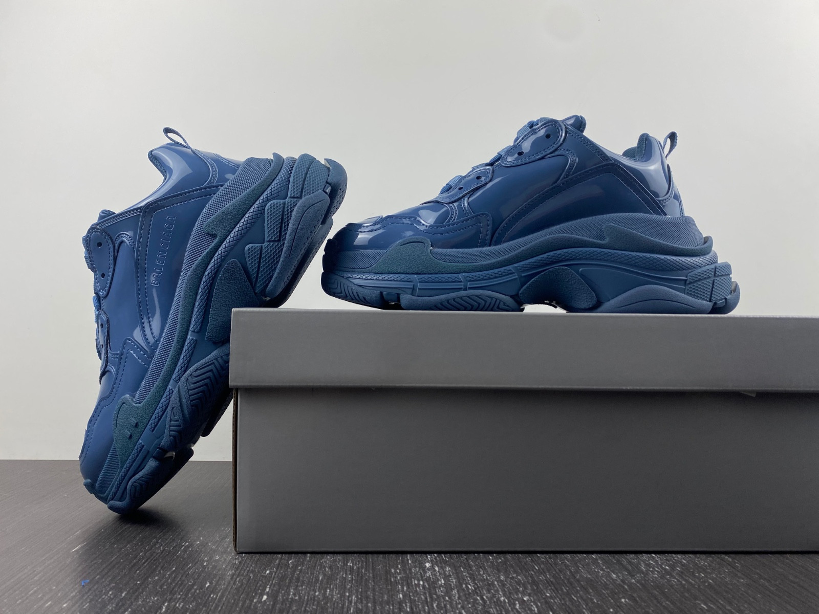 Ba*len*cia*ga triple s