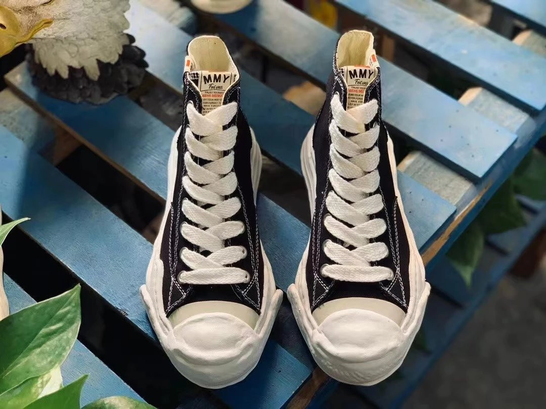mmy sneaker 0082