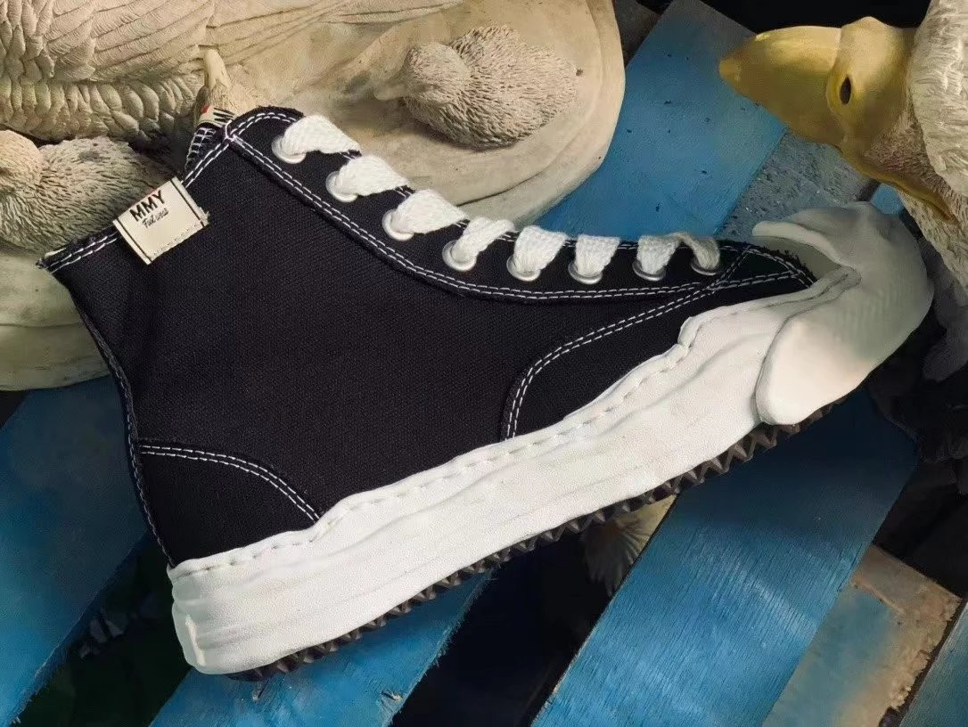 mmy sneaker 0082