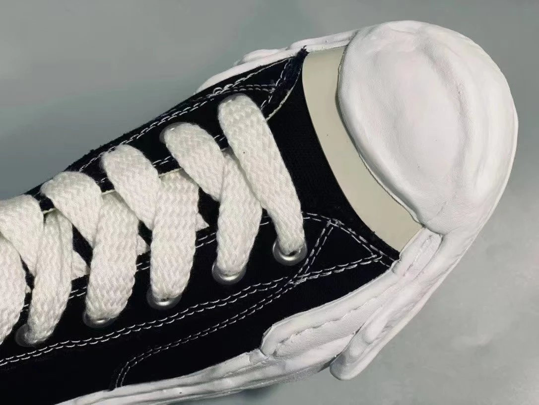 mmy sneaker 0082
