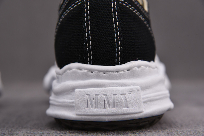 mmy sneaker 002